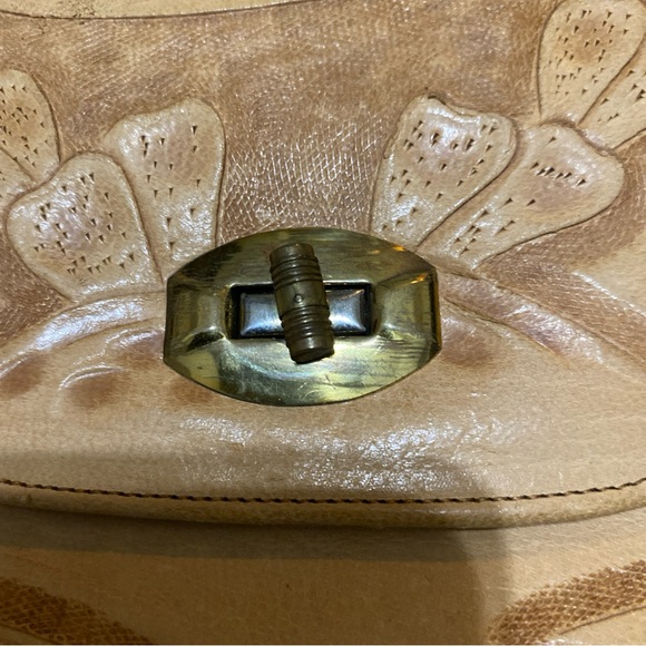 Artisan Crafted Tan Leather Shoulder Bag - Picture 7 of 10